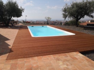 Pavimenti per piscine in legno